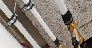 Замена труб водоснабжения в квартире: цена от 2059 руб. - СантехДомЧлы
